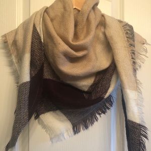 Triangle wrap Scarf